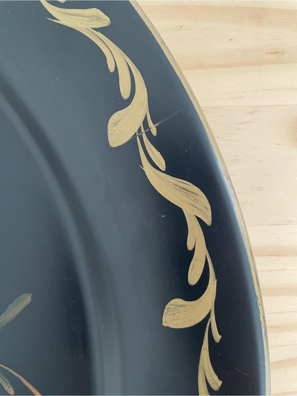 Vintage 20" Toleware Hand-Painted Round Decorative Black and Floral Tray - Picture 11 of 11
